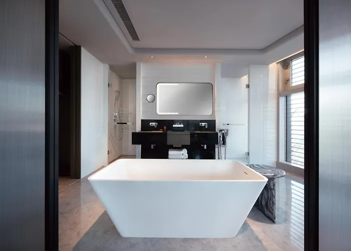 One-Bedroom King Suite